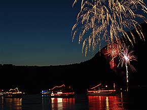 Rheinschifffahrt Mittelrhein-Lichter Feuerwerk